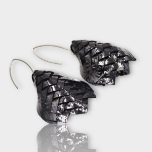 TATU bőr fülbevaló - fekete lakk